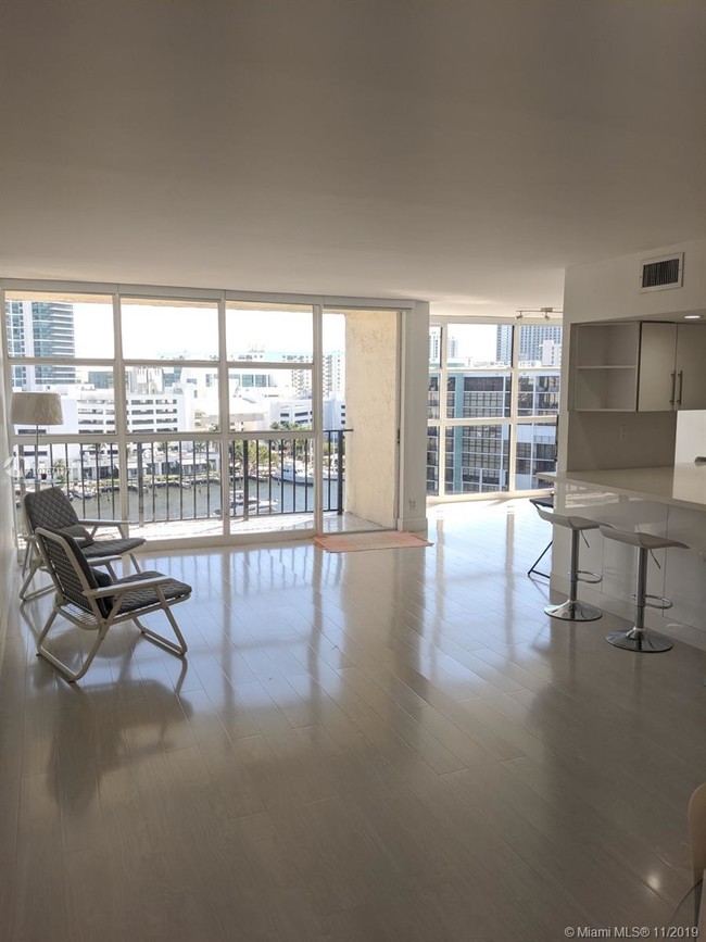 Foto del edificio - 600 Parkview Dr