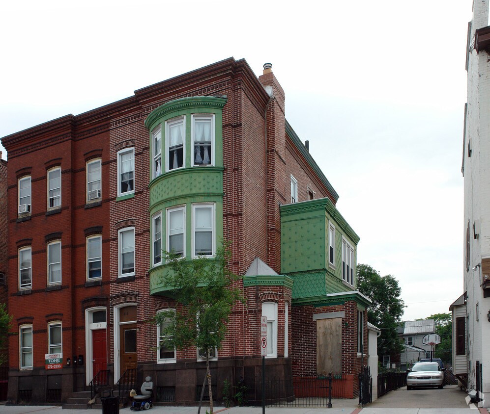 814 Dekalb St, Norristown, PA 19401 Apartments in Norristown, PA