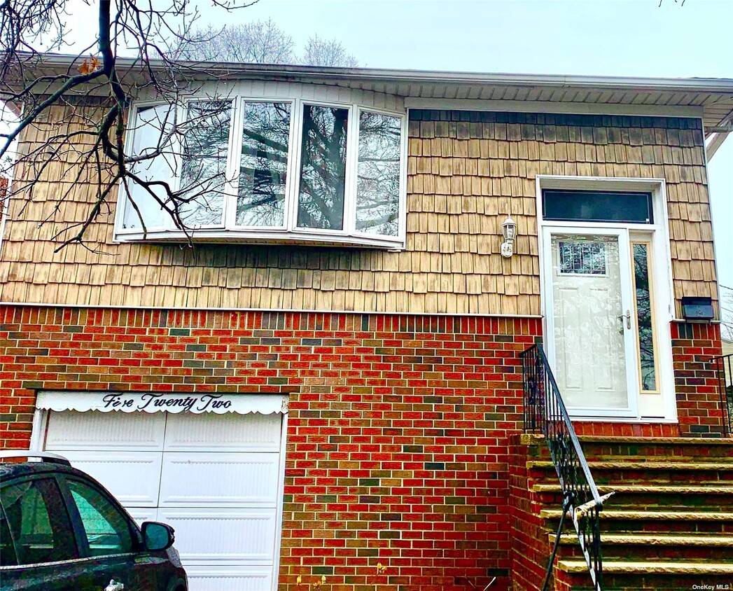 Primary Photo - 522 Maple St