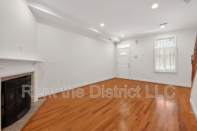 Photo - 902 13th St NE House