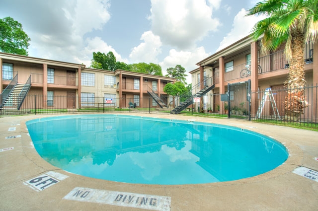 Piscina - Pointe Plaza Apartments