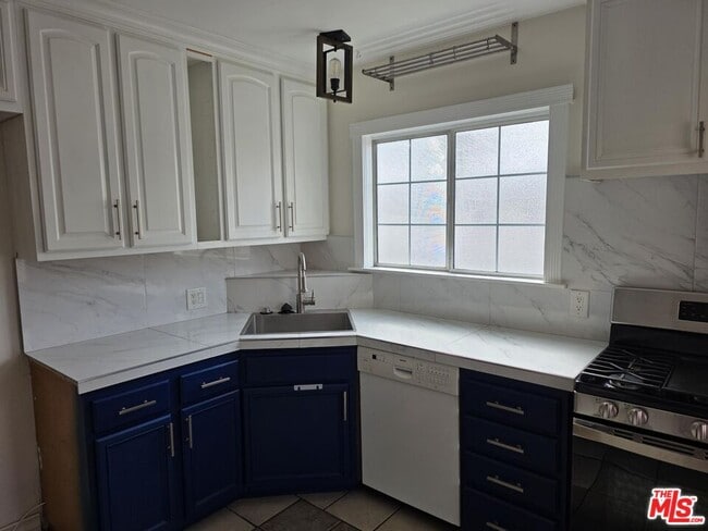 Building Photo - 509 S Catalina Ave