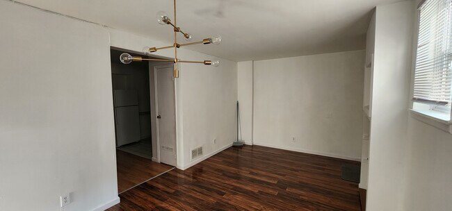 Building Photo - 218 Christopher Columbus Dr