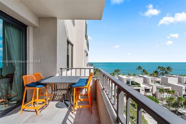 Foto del edificio - 6900 Bay Dr