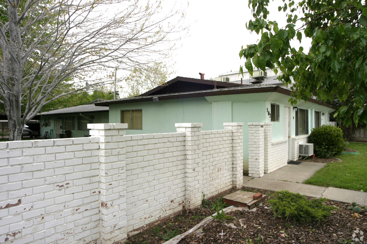 Building Photo - Carmello Manor