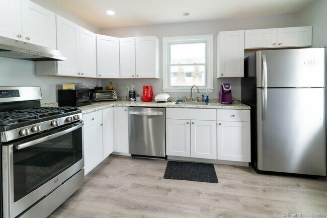 Foto del edificio - 100 Waller Rd