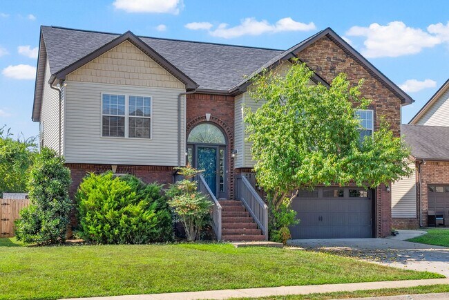 Building Photo - Four Bedroom with Pool in Fields of Northm...
