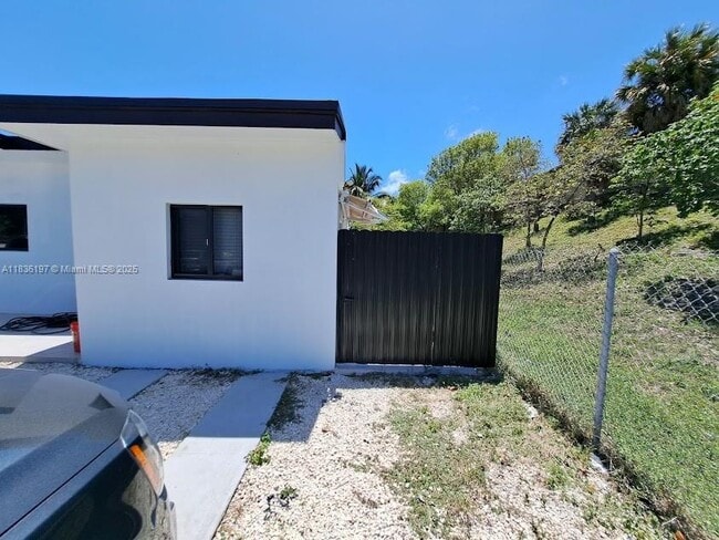 Building Photo - 610 NW 111th St
