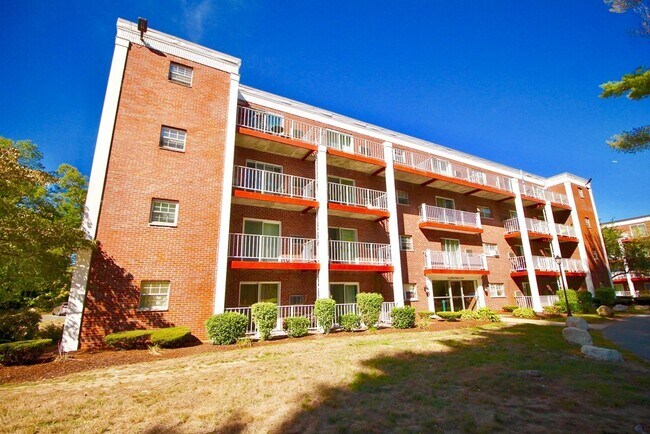 Building Photo - 26 Greentree Ln