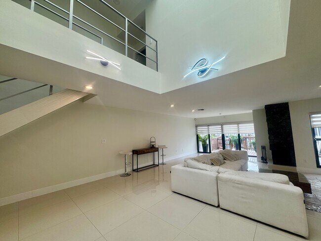 Foto del edificio - 1127 Boca Cove Ln