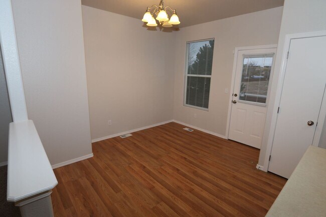 Foto del edificio - Great 2bd/2.5ba, 1306sf Townhouse with A/C in Fountain, CO, near Ft Carson!