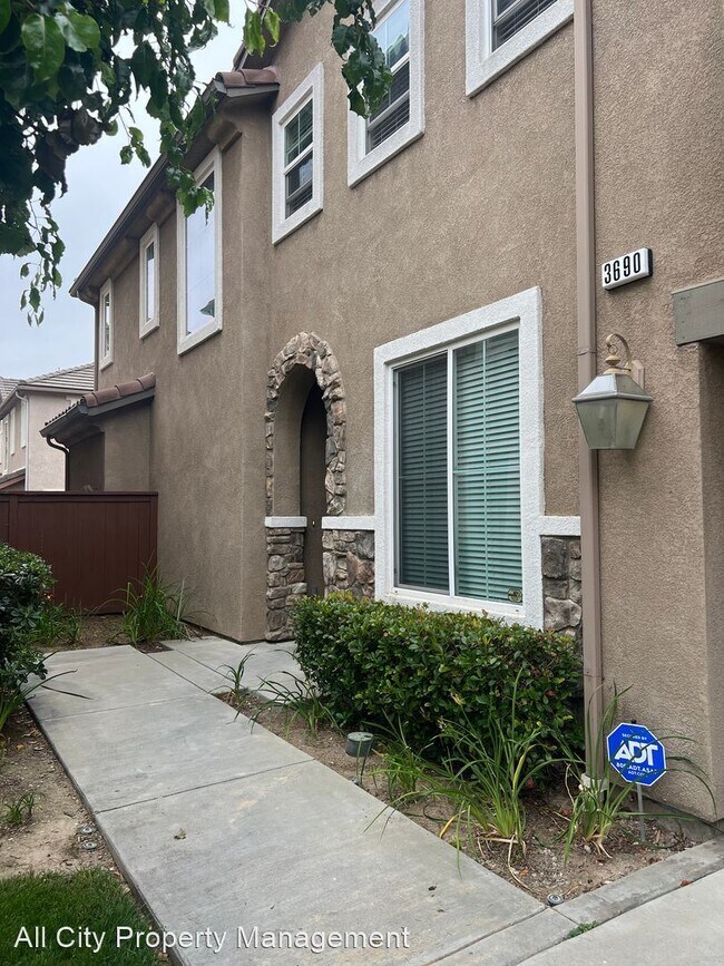 Building Photo - 3 br, 3 bath House - 3690 W Scribner Ln