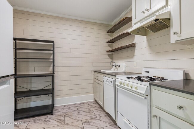 Foto del edificio - 421 E Main St