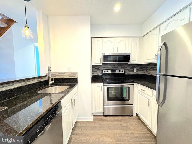 Building Photo - 6939 Mary Caroline Cir