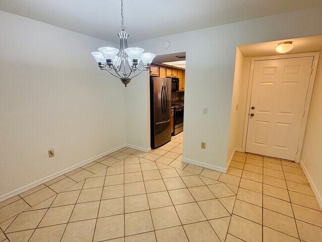 Building Photo - Great Location, 2 Bedroom W/ Access Citrus...