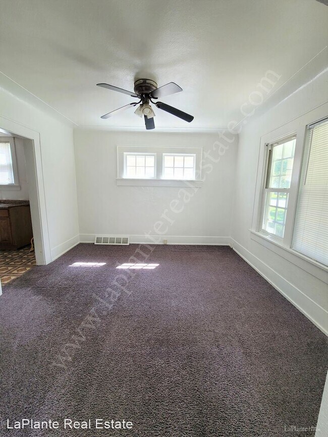 Building Photo - 3 br, 1 bath House - 910 Searles Rd 1