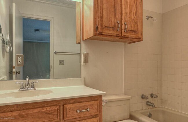 Foto del edificio - 2 bed, 2.5 bath townhome