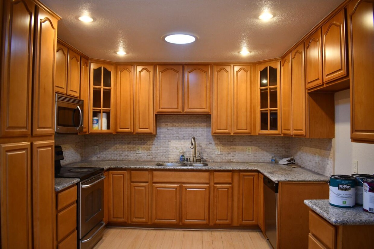 Primary Photo - 1549 Brookvale Dr