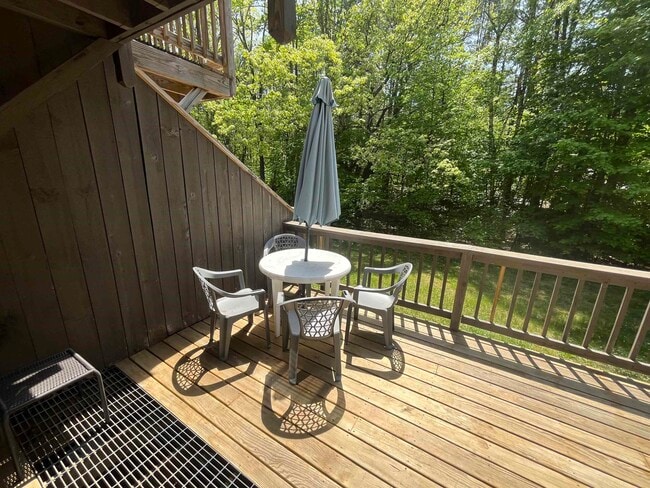 Building Photo - 35 Woodland Pines Rd