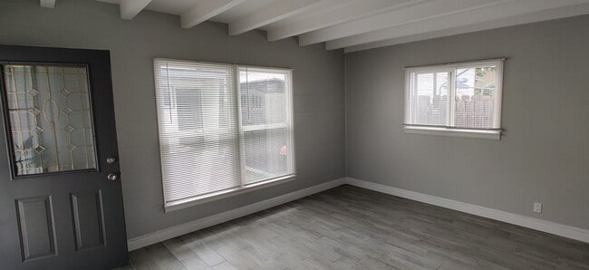 Building Photo - 5915 Brayton Ave