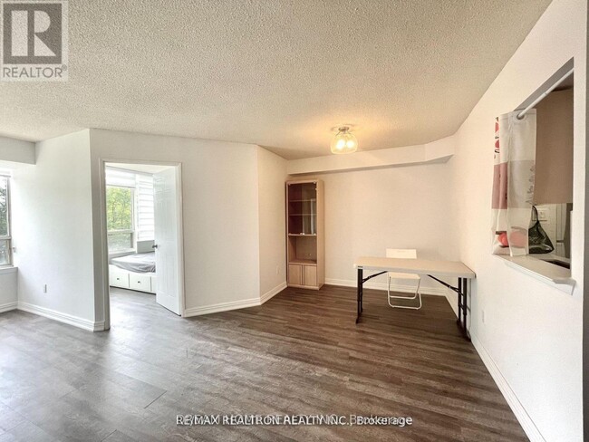 Building Photo - 5 Greystone Walk Dr