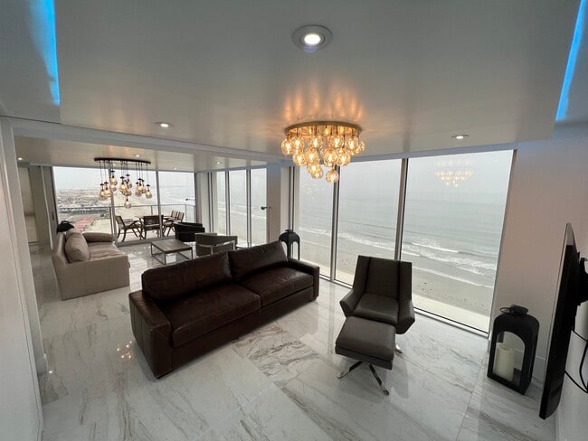 full view - 1830 Avenida Del Mundo