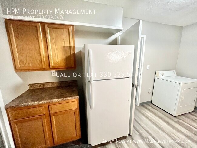 Foto del edificio - Remolded Three Bedroom Apartment for Rent ...