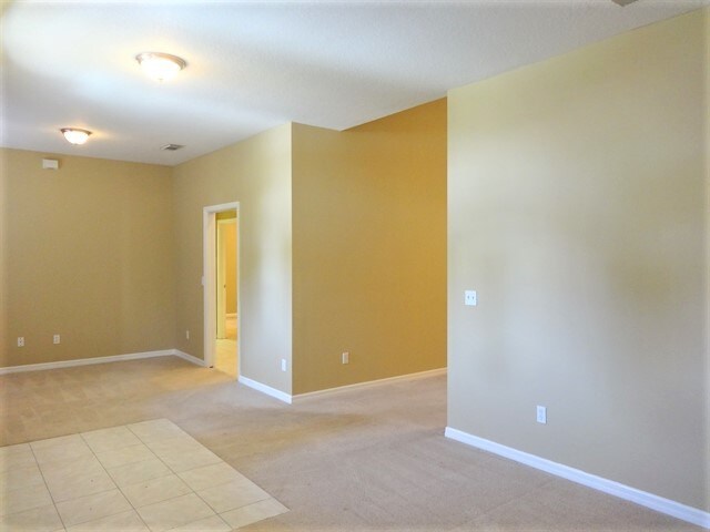 Foto del edificio - 5509 NW Commodore Terrace
