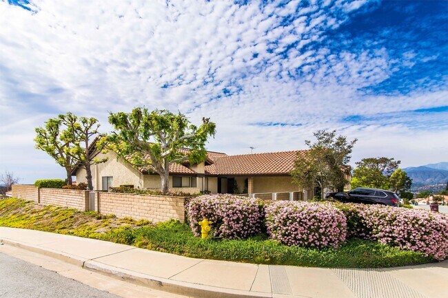Building Photo - 1649 Avenida Entrada