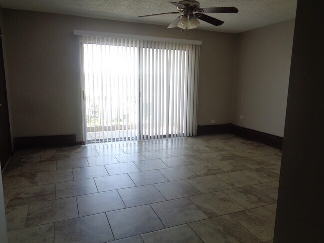 Foto del edificio - 6131 Marshall Ave