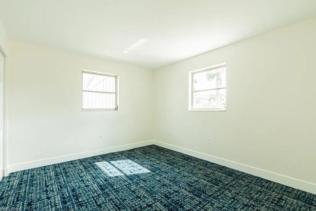 Building Photo - 2700 Shoreview Dr