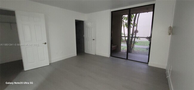 Foto del edificio - 8635 NW 8th St
