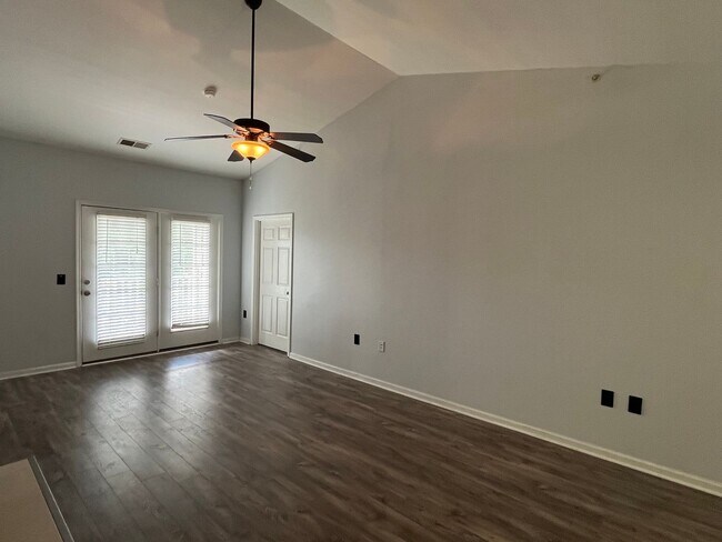 Foto del edificio - Spacious 2 Bed, 2 Bath Condo with Communit...