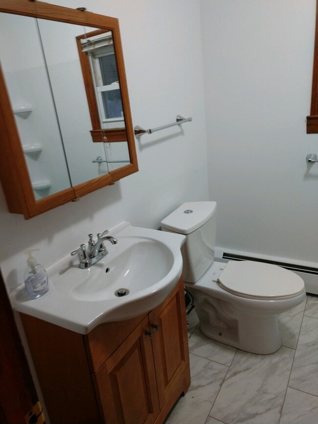 Building Photo - 1357 N Main Ave