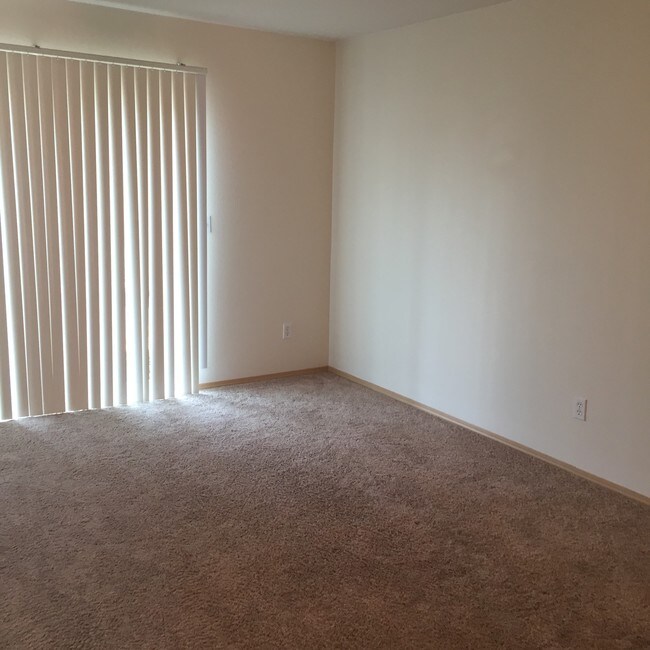 1225 N Oak Harbor St Unit F3, Oak Harbor, WA 98277 Room for Rent in