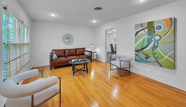 Foto del edificio - 311 Newland Dr
