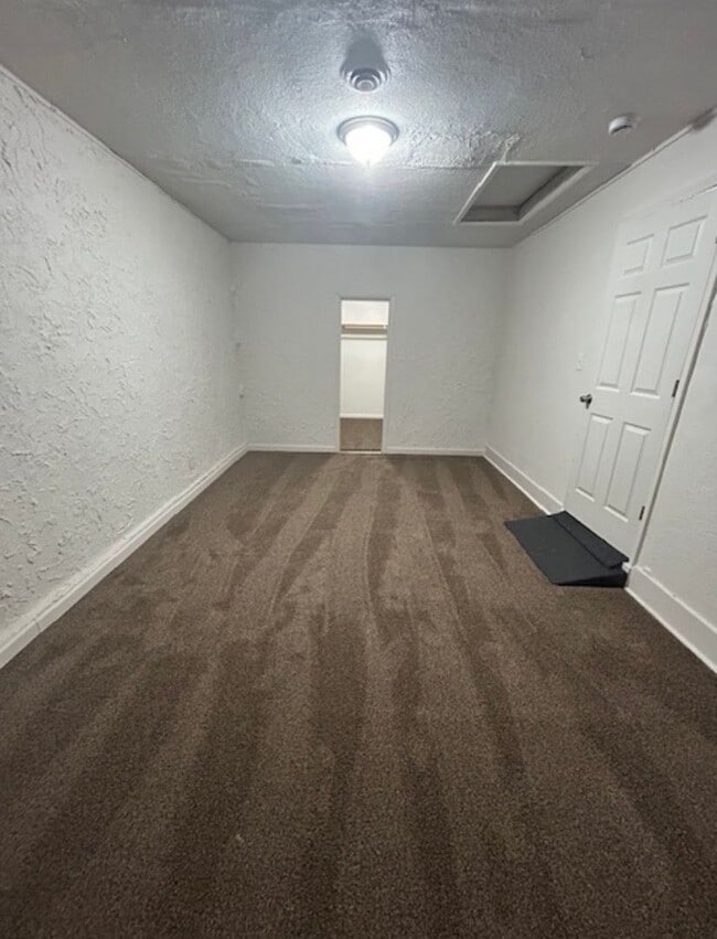 Building Photo - Cute 4 bed/1bath