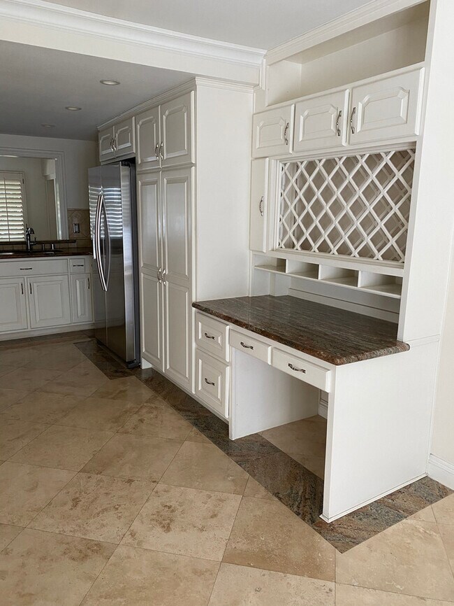 Building Photo - Newport Crest