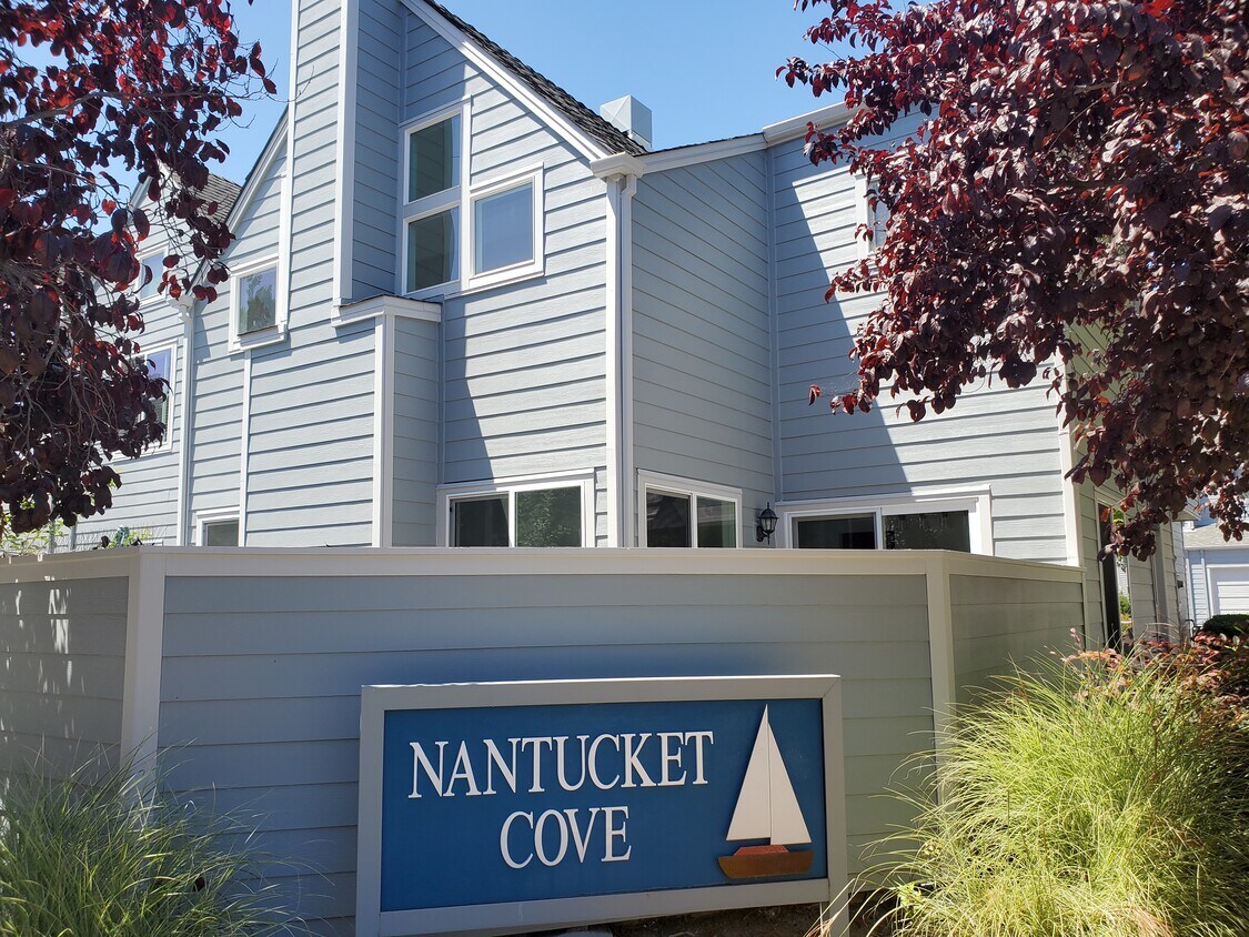 NANTUCKET COVE H.O.A ENTRANCE - 15 Binnacle Ln