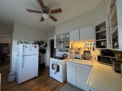 Foto del edificio - "Charming 3-Bed Hardwood Haven in (Powderhorn) Minneapolis – Spacious 1621 Sq Ft!"