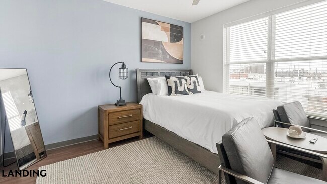 Building Photo - 302 13th St S