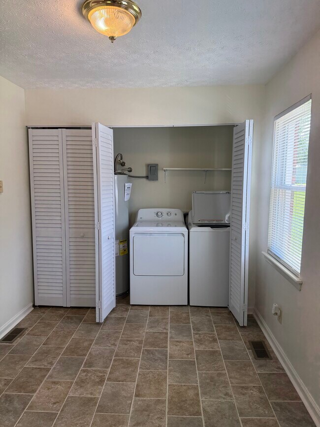 74 Washer Dryer - 74 Holiday Rd