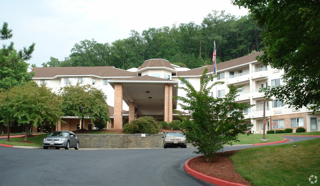 Elm Park Estates Apartments in Roanoke, VA
