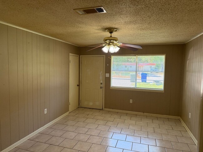 Foto del edificio - 2 Bed 1 Bath Duplex