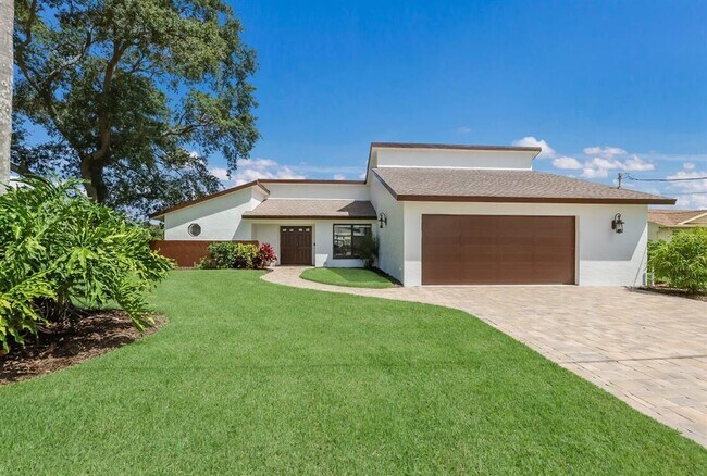 Building Photo - 5424 America Dr