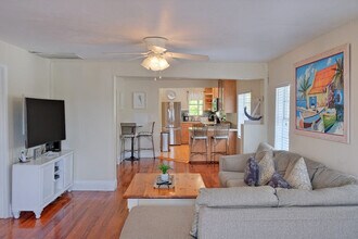 Building Photo - 3018 Gulf Dr