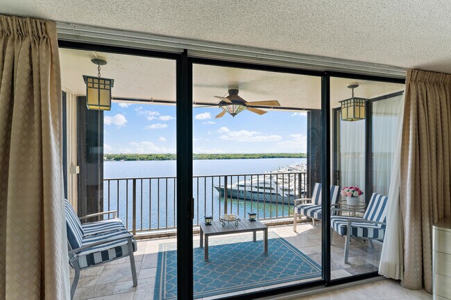 Foto del edificio - 124 Lakeshore Dr