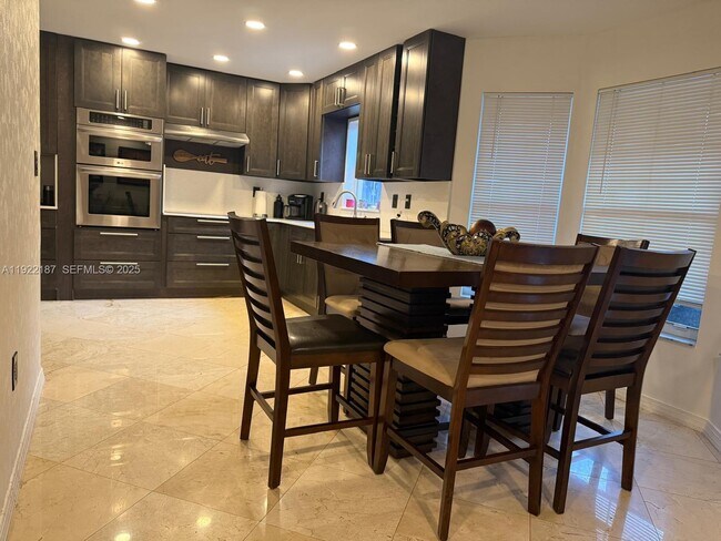 Building Photo - 233 E Forest Oak Cir