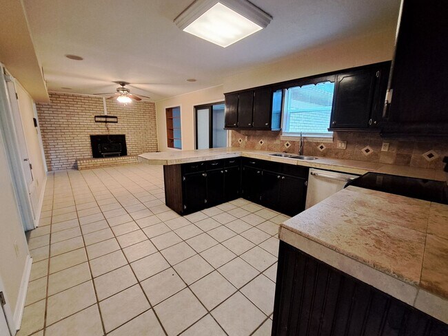Foto del edificio - 4BR/3BA Updated Home