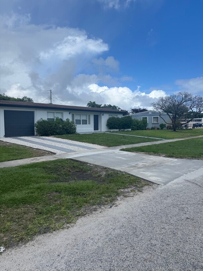Building Photo - 3829 Ocala Rd